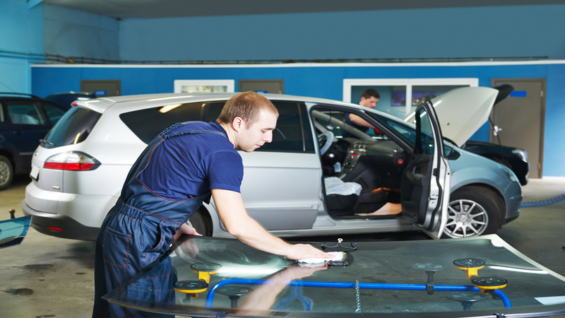 Getting Prompt Chicago Auto Glass Repair or Replacement Services